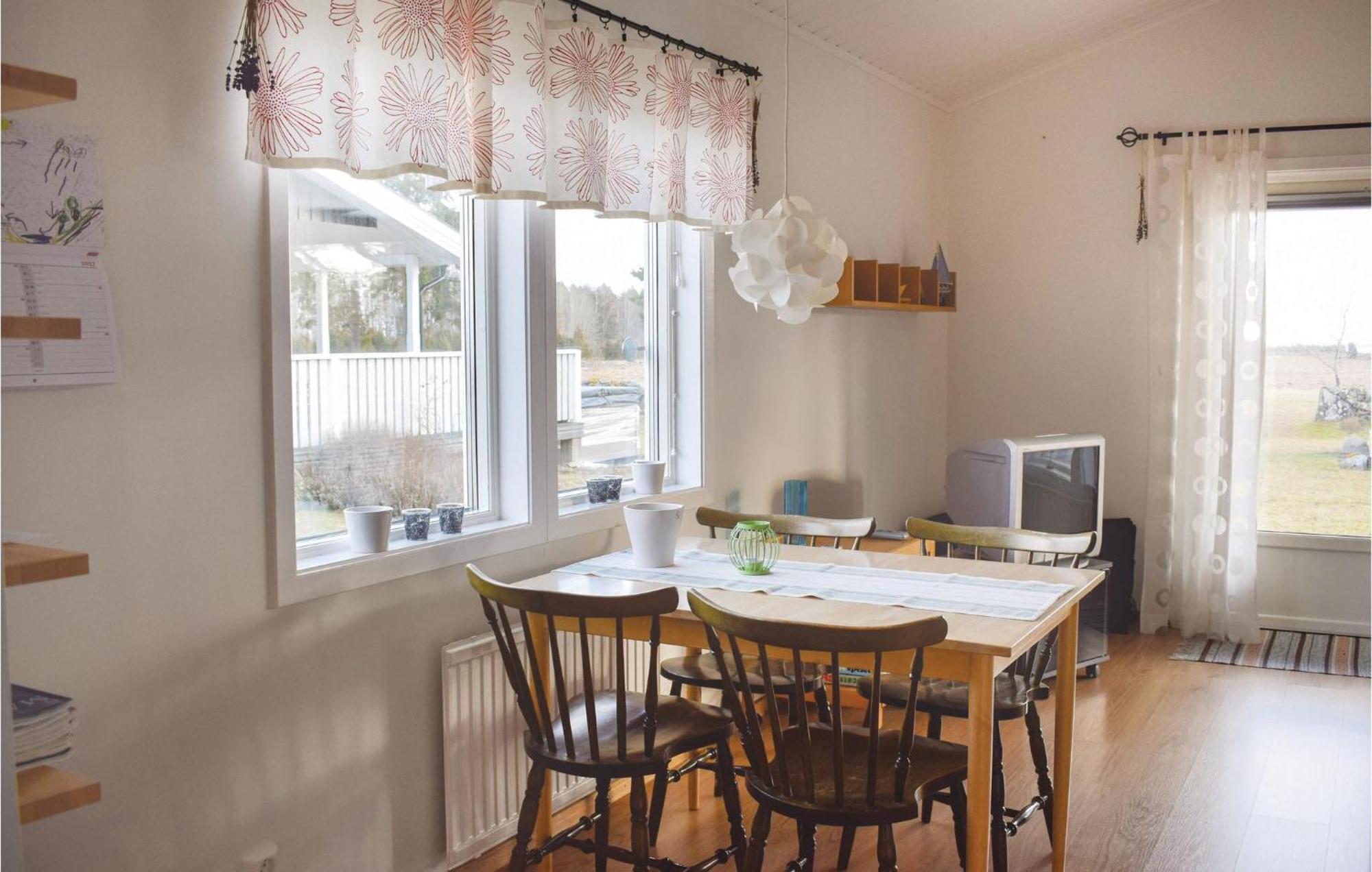 Amazing Home In Loettorp With House Sea View Extérieur photo